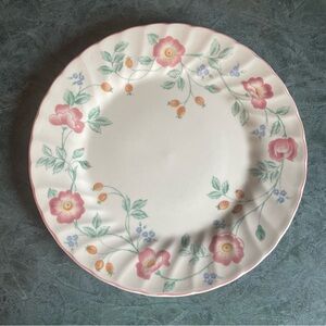 CHURCHILL Briar Rose Dinner 10” Plate Made In England Floral Flowers Vintage 433
